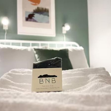 Lake Superior Boutique Hotel Тъндърбей Екстериор снимка