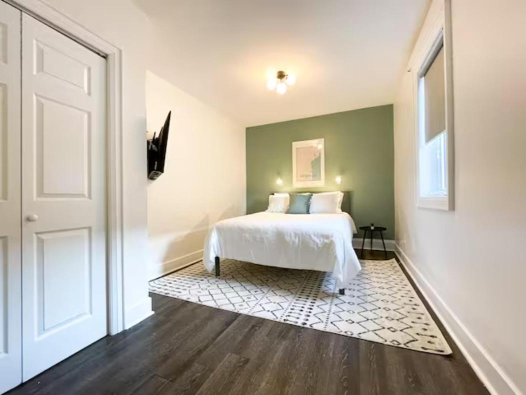 Lake Superior Boutique Hotel Тъндърбей Екстериор снимка