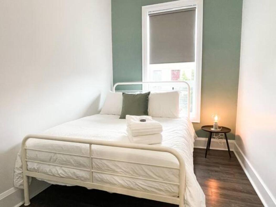 Lake Superior Boutique Hotel Тъндърбей Екстериор снимка