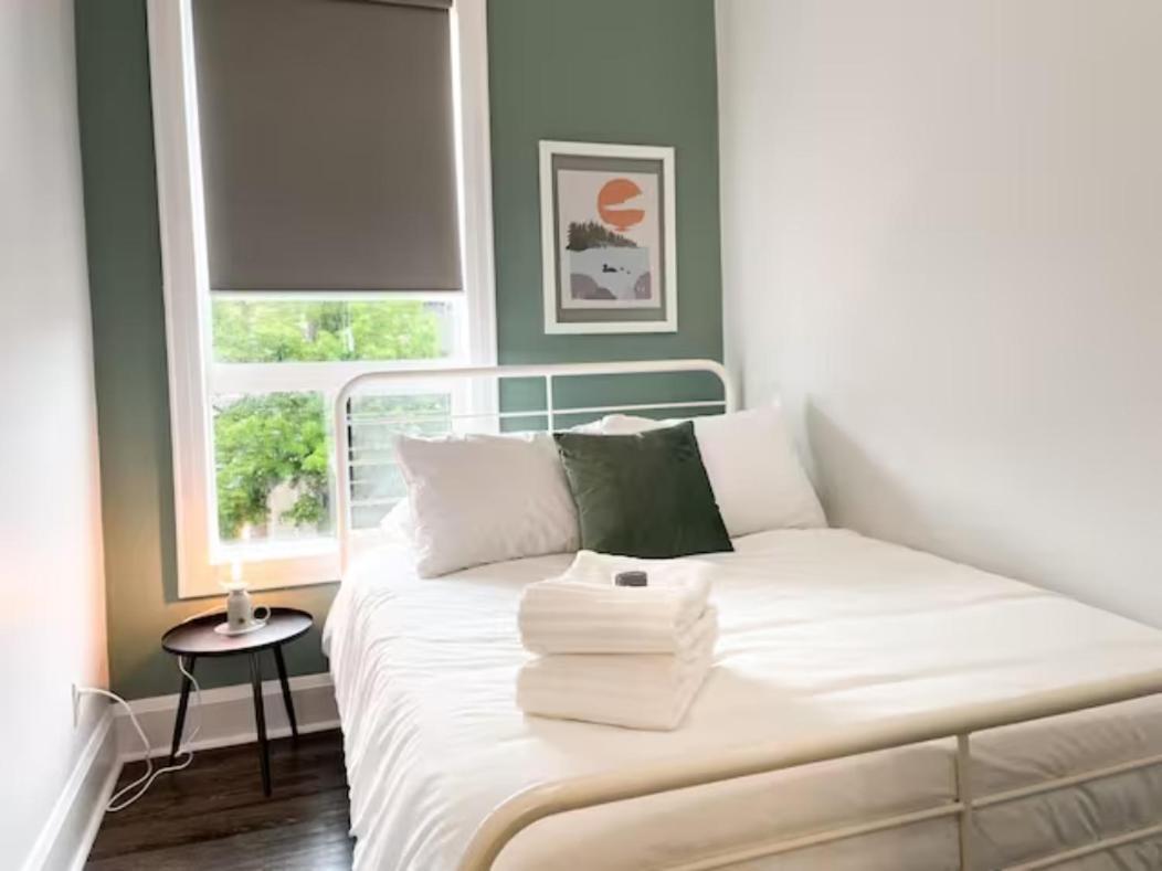 Lake Superior Boutique Hotel Тъндърбей Екстериор снимка