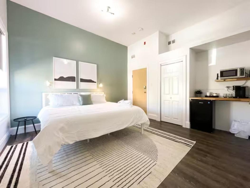 Lake Superior Boutique Hotel Тъндърбей Екстериор снимка